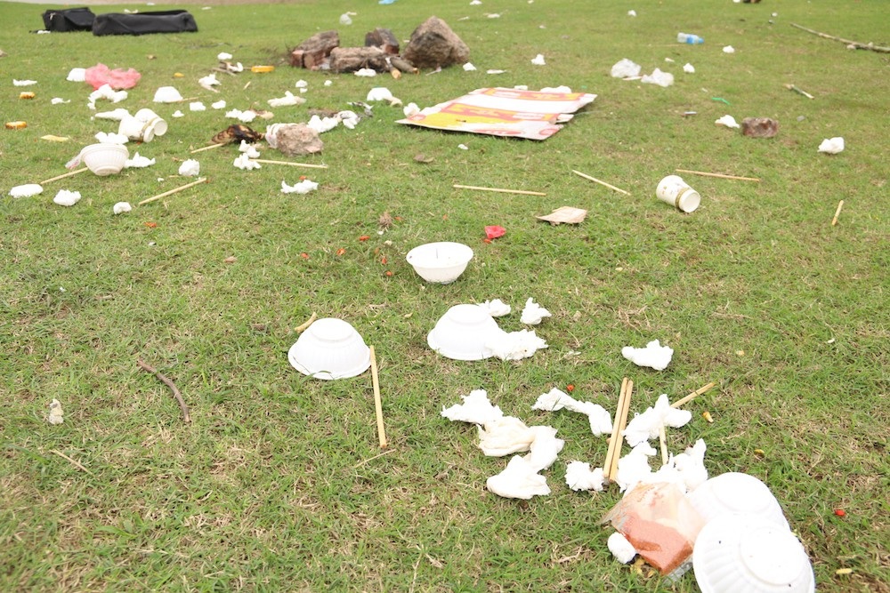 Hà Nội: Bãi bồi ven sông Hồng ngập rác do người dã ngoại bỏ lại - Ảnh 7.