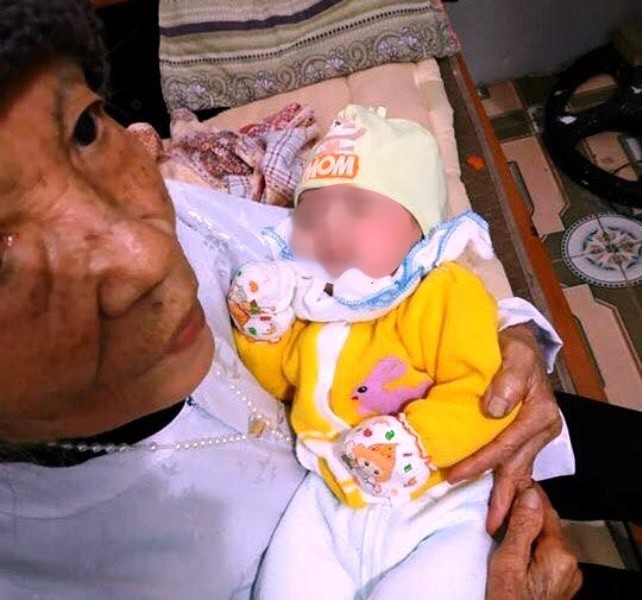 Bé gái bị bỏ rơi kèm lá thư nhờ nuôi giúp - Ảnh 1. Bé gái bị bỏ rơi kèm lá thư nhờ nuôi giúp - Ảnh 1.