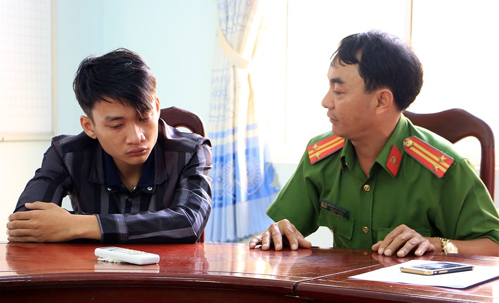 Mâu thuẫn 300.000đồng, cháu đâm chú tử vong - Ảnh 2. Mâu thuẫn 300.000đồng, cháu đâm chú tử vong - Ảnh 2.
