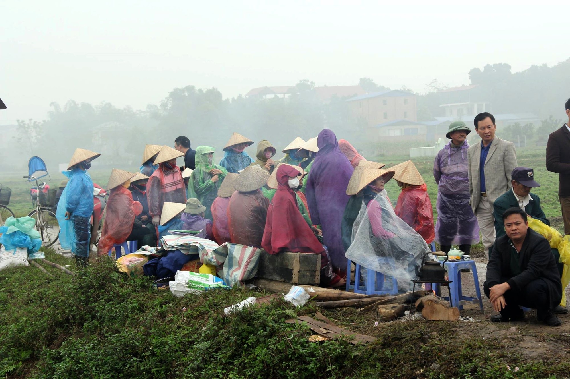 “Nội thành 3 ngày không chịu được rác, còn chúng tôi đã chịu đựng hơn 20 năm nay...” - Ảnh 2. “Nội thành 3 ngày không chịu được rác, còn chúng tôi đã chịu đựng hơn 20 năm nay...” - Ảnh 2.