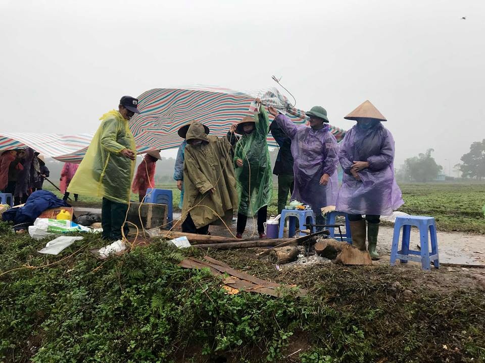 “Nội thành 3 ngày không chịu được rác, còn chúng tôi đã chịu đựng hơn 20 năm nay...” - Ảnh 5. “Nội thành 3 ngày không chịu được rác, còn chúng tôi đã chịu đựng hơn 20 năm nay...” - Ảnh 5.
