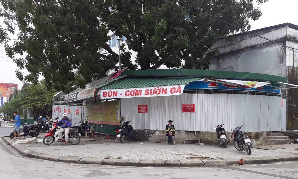 Dỡ sạch trung tâm mua sắm trái phép chống lệnh Chủ tịch tỉnh Thừa Thiên Huế! - Ảnh 8. Dỡ sạch trung tâm mua sắm trái phép chống lệnh Chủ tịch tỉnh Thừa Thiên Huế! - Ảnh 8.