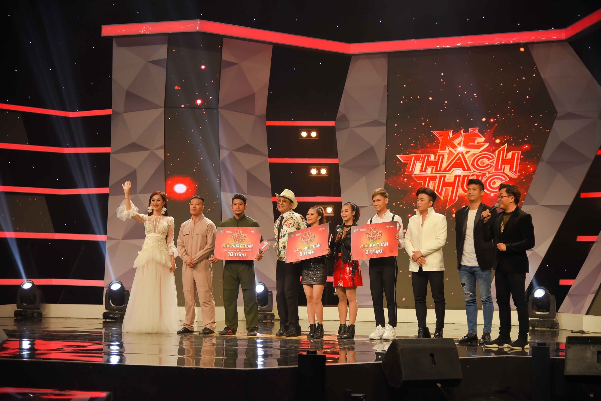 Lâm Khánh Chi “chèn ép” đồng nghiệp, trắng tay tại “Kẻ thách thức” - Ảnh 4. Lâm Khánh Chi “chèn ép” đồng nghiệp, trắng tay tại “Kẻ thách thức” - Ảnh 4.