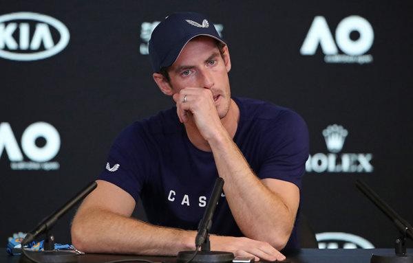 Federer, Wozniacki mở đường bảo vệ ngôi vô địch Australian Open - Ảnh 1. Federer, Wozniacki mở đường bảo vệ ngôi vô địch Australian Open - Ảnh 1.
