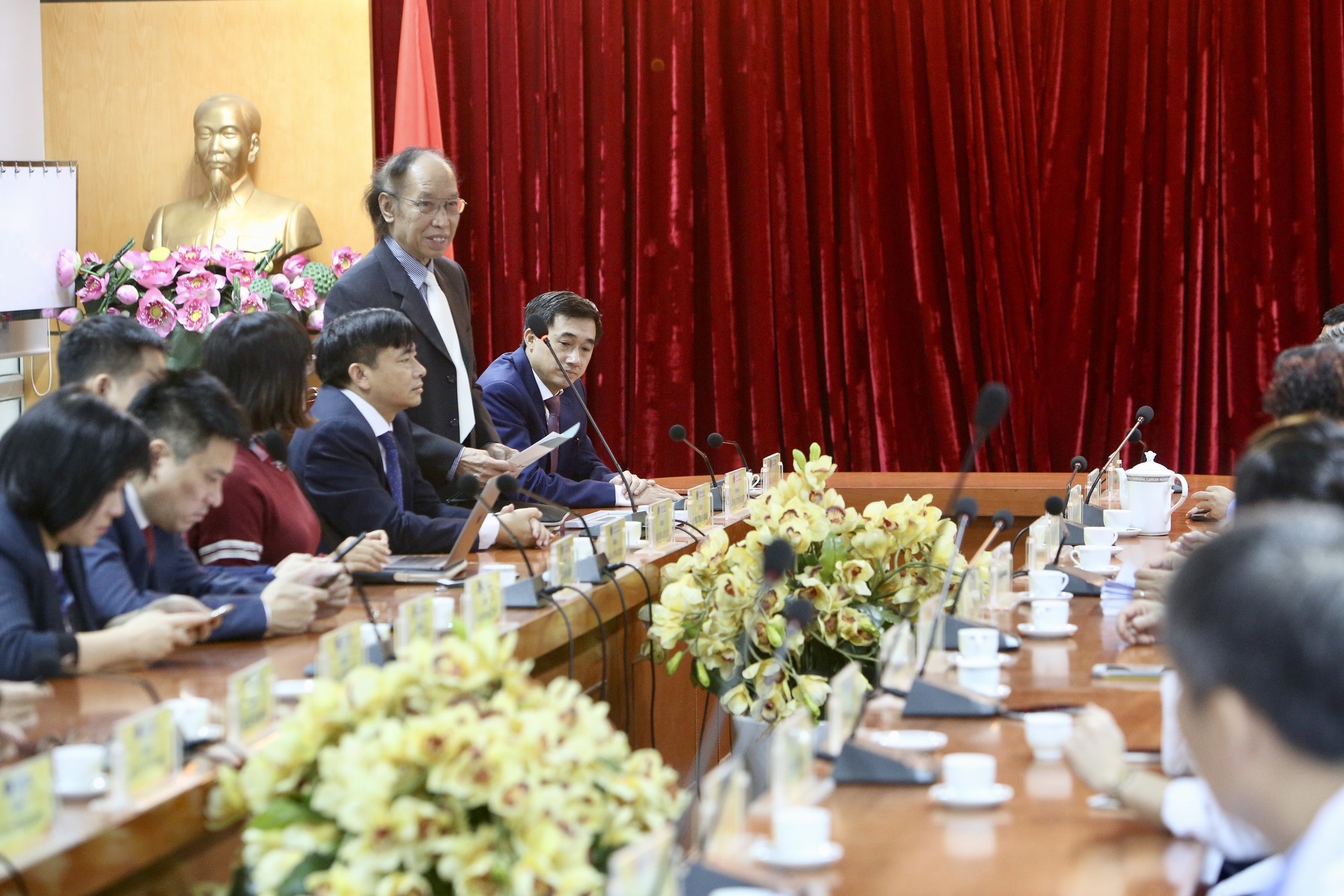 Chủ nhân giải nhất Nhân tài Đất Việt trao 200 triệu tiền giải thưởng cho bệnh nhân, người nghèo - Ảnh 3. Chủ nhân giải nhất Nhân tài Đất Việt trao 200 triệu tiền giải thưởng cho bệnh nhân, người nghèo - Ảnh 3.