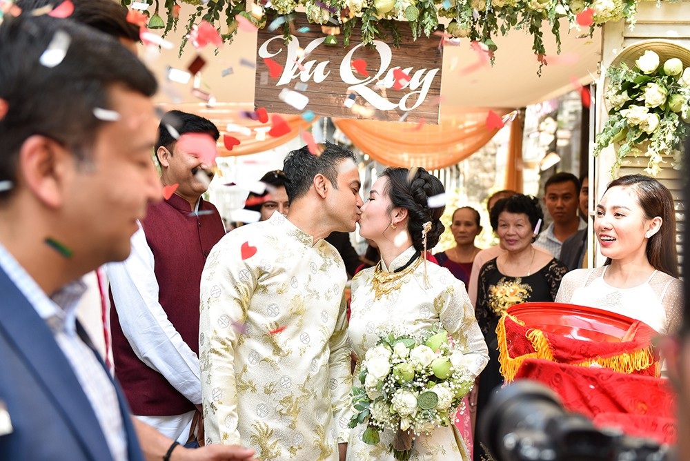 Mẹ Võ Hạ Trâm khóc nức nở khi con gái lên xe hoa cùng chồng Ấn Độ - Ảnh 15. Mẹ Võ Hạ Trâm khóc nức nở khi con gái lên xe hoa cùng chồng Ấn Độ - Ảnh 15.