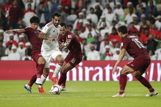UAE 1-1 Thái Lan: Dắt tay nhau đi tiếp - Ảnh 4. UAE 1-1 Thái Lan: Dắt tay nhau đi tiếp - Ảnh 4.