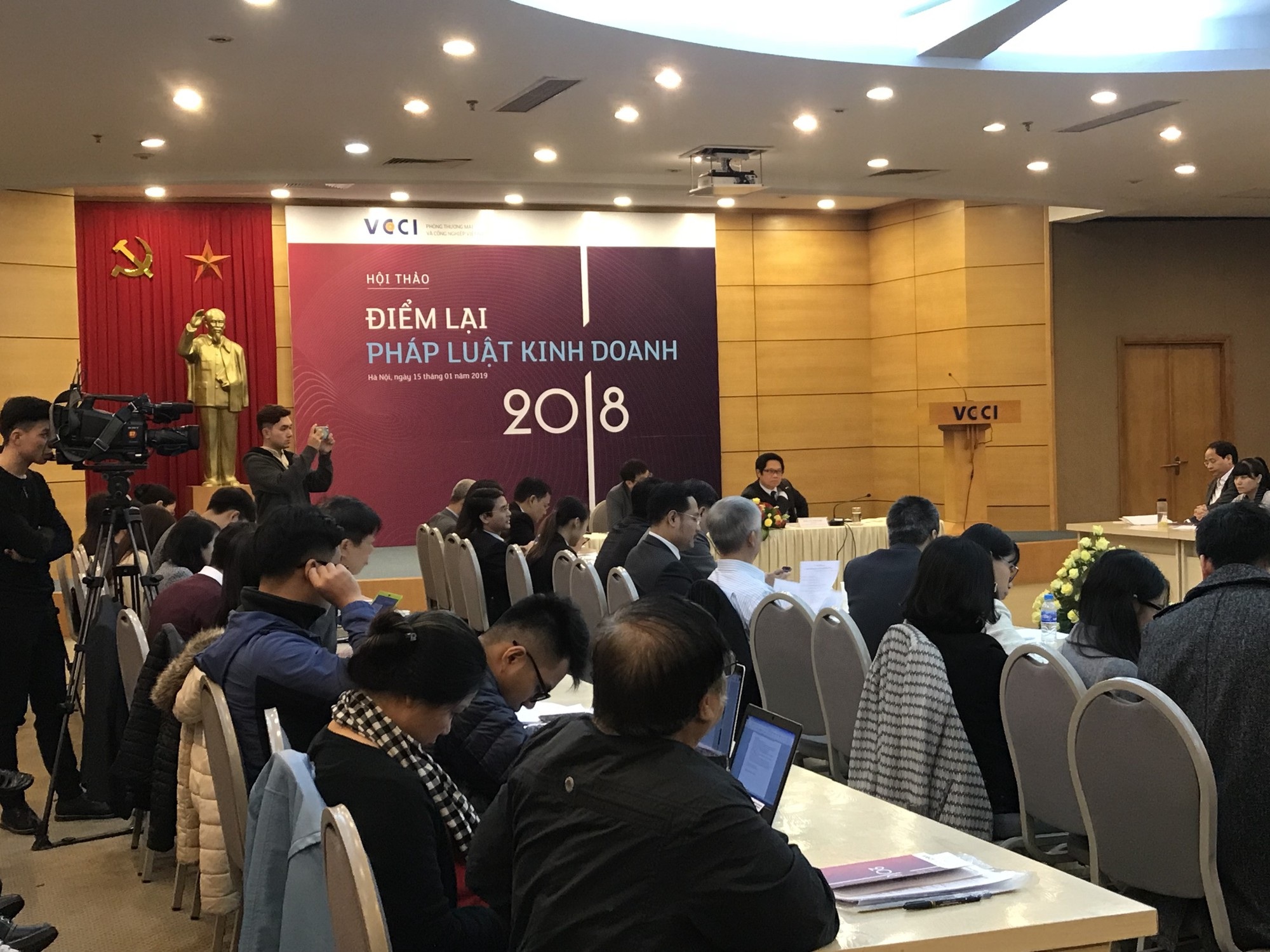 Gỡ khó 1 bánh socola cõng 13 giấy phép, doanh nghiệp tránh thất thoát nghìn tỷ - Ảnh 1. Gỡ khó 1 bánh socola cõng 13 giấy phép, doanh nghiệp tránh thất thoát nghìn tỷ - Ảnh 1.