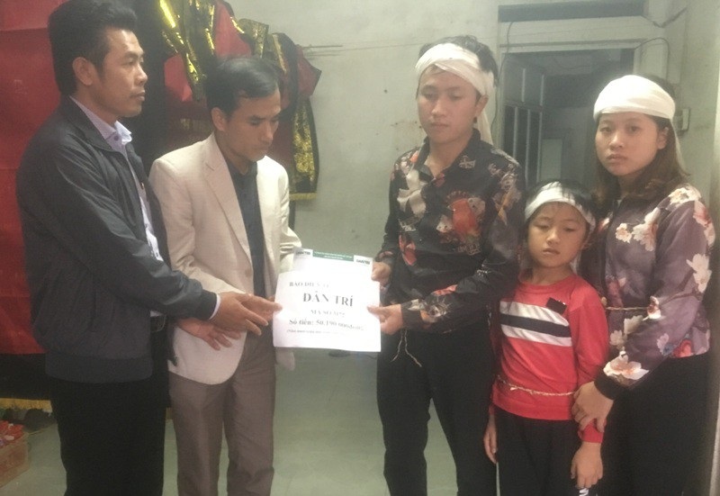Hơn 50 triệu đồng đến với 3 anh em mồ côi cha mẹ - Ảnh 1. Hơn 50 triệu đồng đến với 3 anh em mồ côi cha mẹ - Ảnh 1.