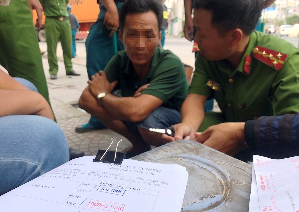 TPHCM đồng loạt ra quân test ma túy trong giới tài xế - Ảnh 2. TPHCM đồng loạt ra quân test ma túy trong giới tài xế - Ảnh 2.