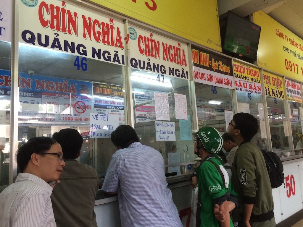 Bến xe miền Đông “cháy” vé về miền Trung dịp Tết - Ảnh 1. Bến xe miền Đông “cháy” vé về miền Trung dịp Tết - Ảnh 1.