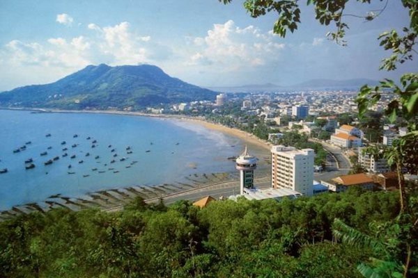 Hàng loạt ông lớn lấn sân sang bất động sản nghỉ dưỡng - Ảnh 1. Hàng loạt ông lớn lấn sân sang bất động sản nghỉ dưỡng - Ảnh 1.
