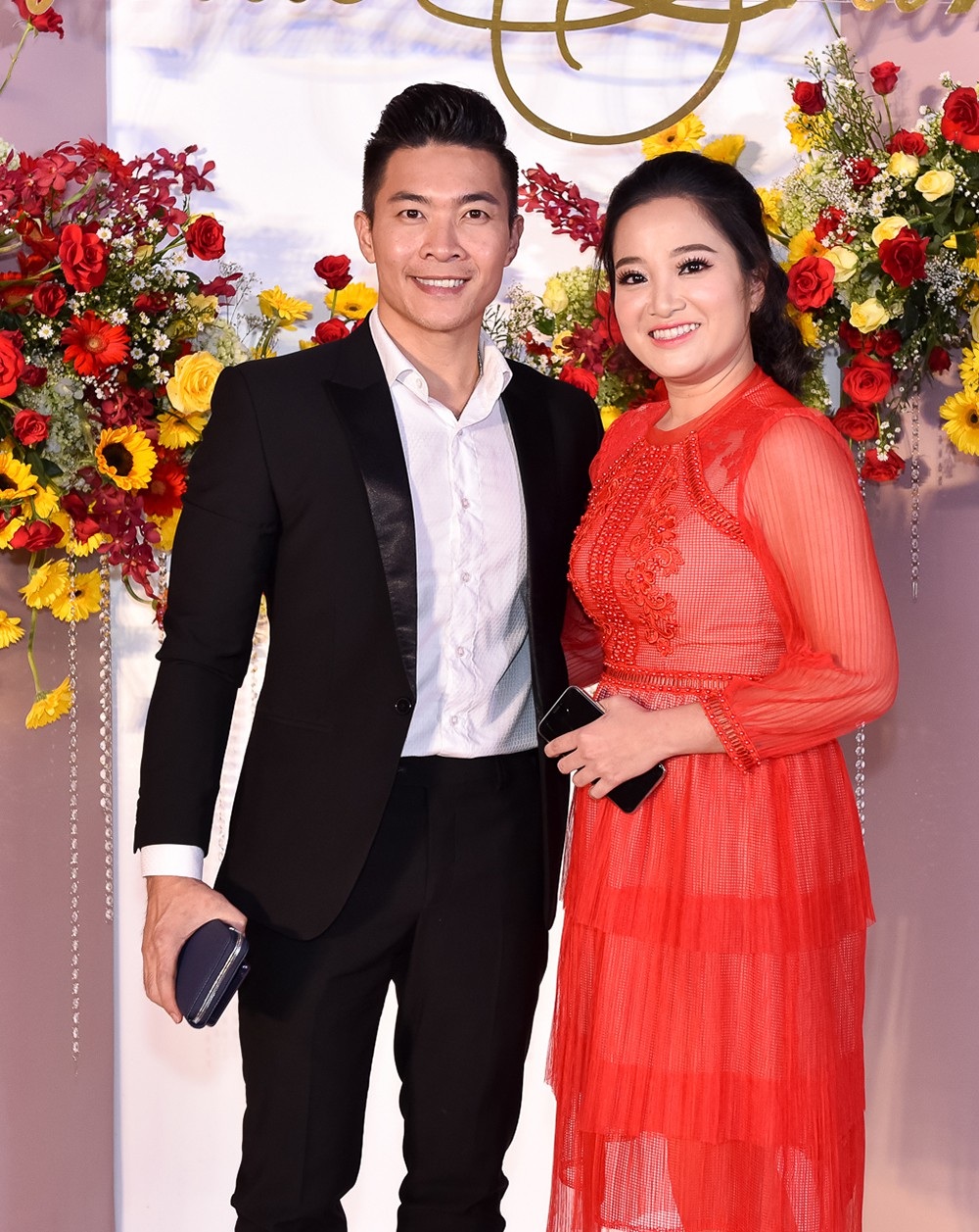 Vợ chồng “hoàng tử xiếc” Quốc Cơ dự đám cưới Võ Hạ Trâm - Ảnh 8. Vợ chồng “hoàng tử xiếc” Quốc Cơ dự đám cưới Võ Hạ Trâm - Ảnh 8.