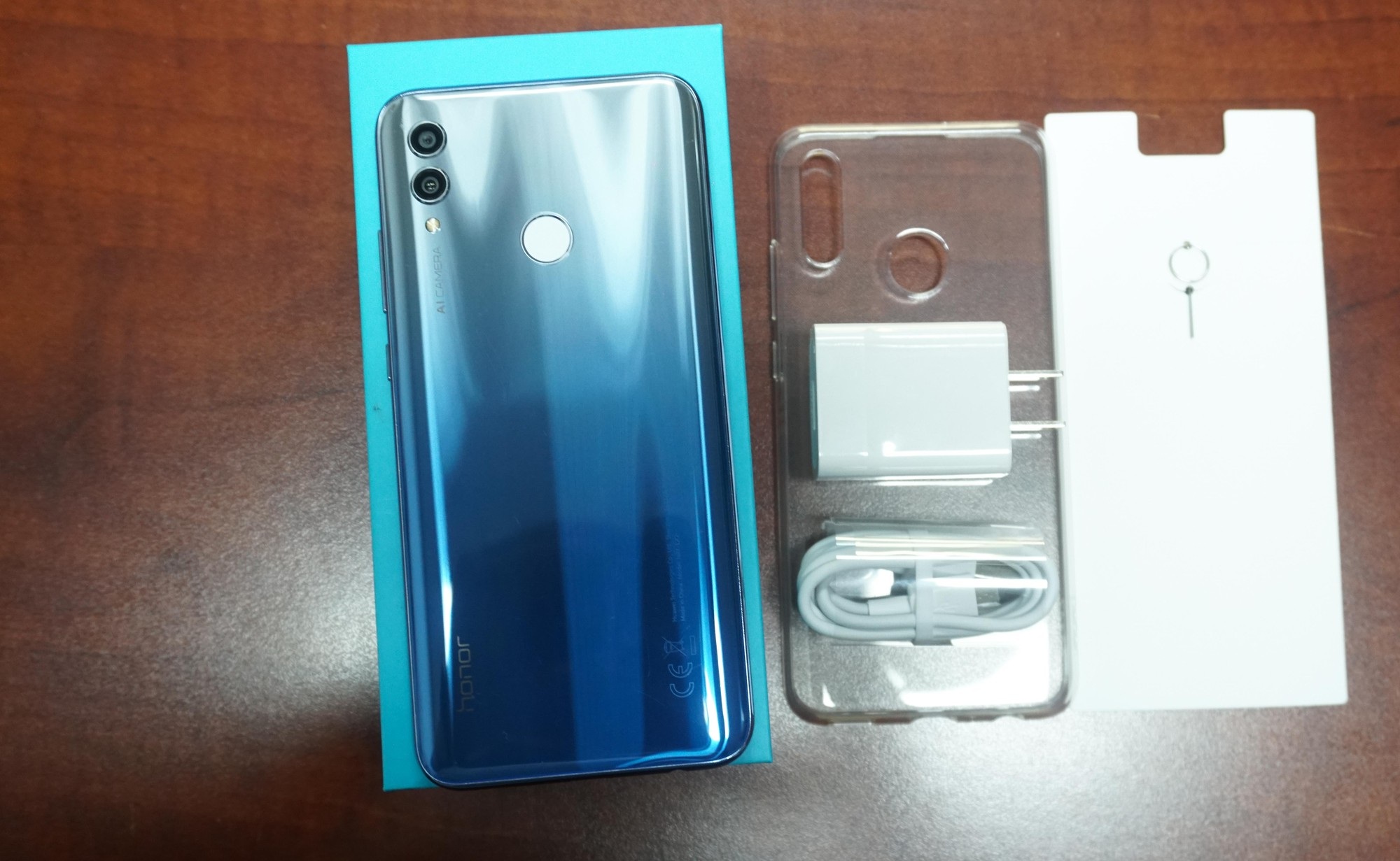 Đập hộp Honor 10 Lite - smartphone tầm trung sắp bán ở Việt Nam với giá khoảng 5 triệu đồng - Ảnh 3. Đập hộp Honor 10 Lite - smartphone tầm trung sắp bán ở Việt Nam với giá khoảng 5 triệu đồng - Ảnh 3.