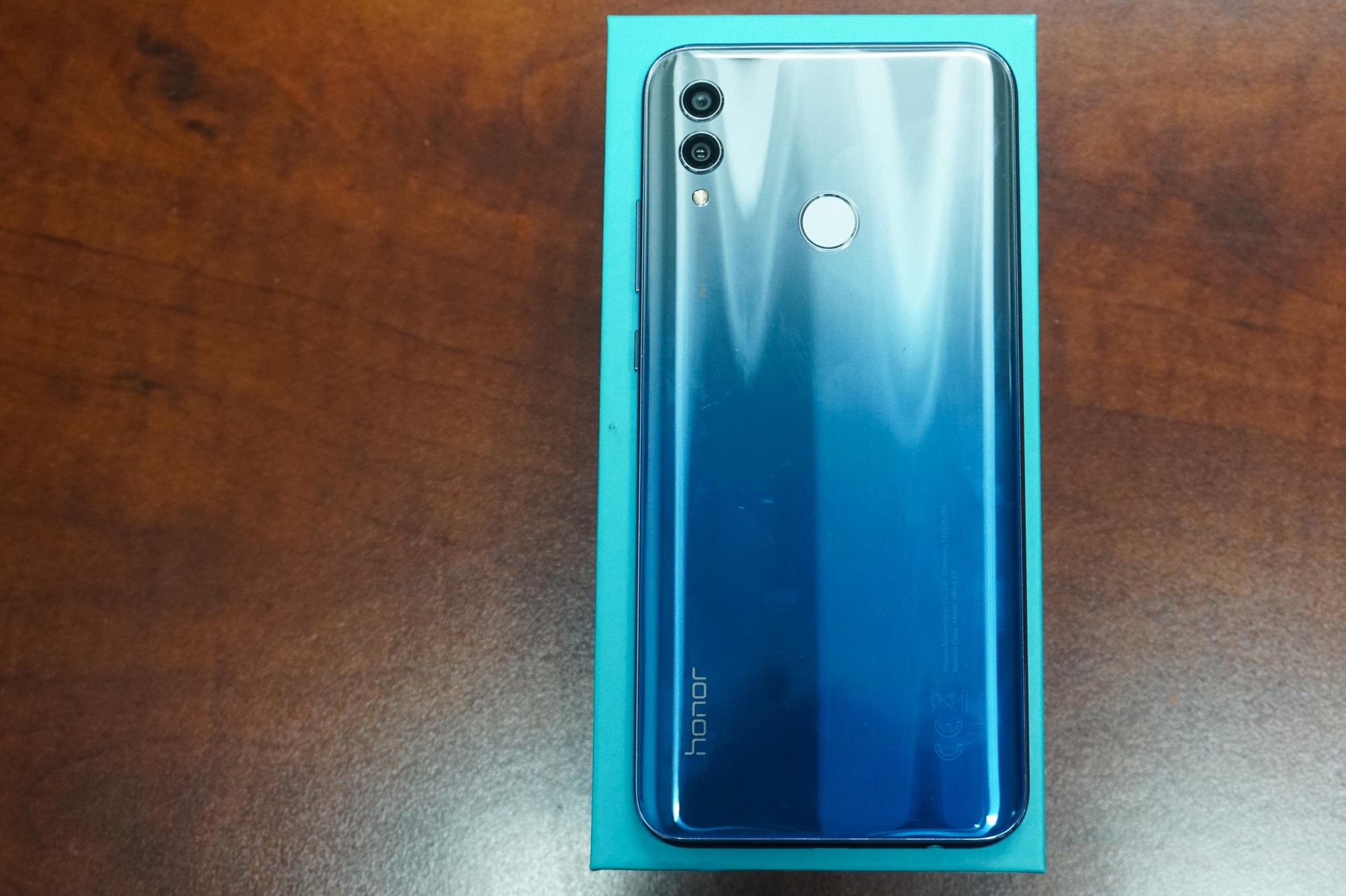 Đập hộp Honor 10 Lite - smartphone tầm trung sắp bán ở Việt Nam với giá khoảng 5 triệu đồng - Ảnh 4. Đập hộp Honor 10 Lite - smartphone tầm trung sắp bán ở Việt Nam với giá khoảng 5 triệu đồng - Ảnh 4.