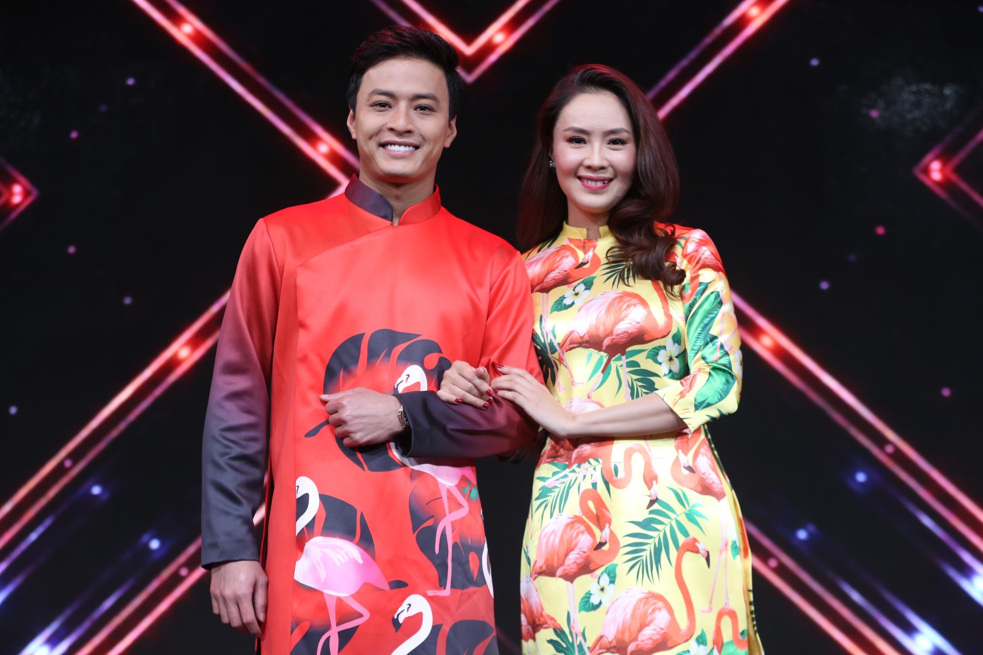 Dàn diễn viên “hot” nhất màn ảnh Việt trổ tài ca hát trong dịp Tết - Ảnh 11. Dàn diễn viên “hot” nhất màn ảnh Việt trổ tài ca hát trong dịp Tết - Ảnh 11.