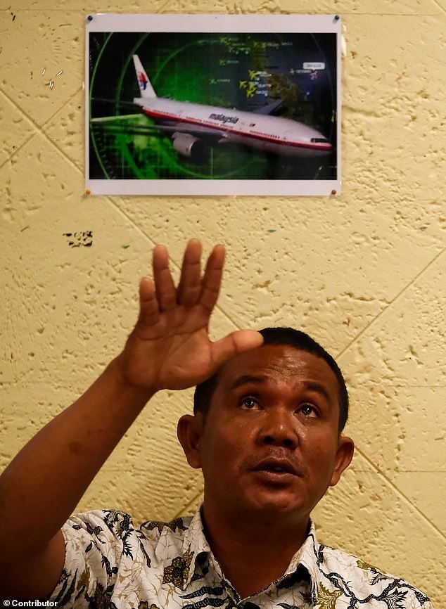 Ngư dân khẳng định nhìn thấy MH370 bốc khói đen, lao xuống eo biển Malacca - Ảnh 1. Ngư dân khẳng định nhìn thấy MH370 bốc khói đen, lao xuống eo biển Malacca - Ảnh 1.