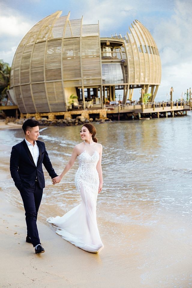 Lâu đài của đại gia Nam Định có con gái đeo vàng trĩu cổ ngày cưới - Ảnh 2. Lâu đài của đại gia Nam Định có con gái đeo vàng trĩu cổ ngày cưới - Ảnh 2.