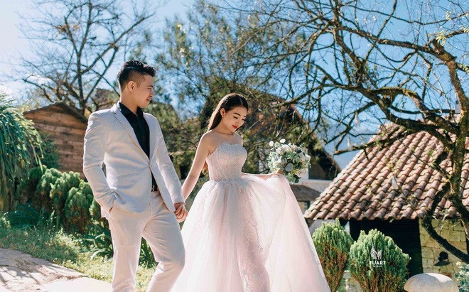 Ảnh cưới long lanh từ Nam ra Bắc của cô dâu Nam Định đeo vàng trĩu cổ, ở lâu đài 7 tầng - Ảnh 1. Ảnh cưới long lanh từ Nam ra Bắc của cô dâu Nam Định đeo vàng trĩu cổ, ở lâu đài 7 tầng - Ảnh 1.