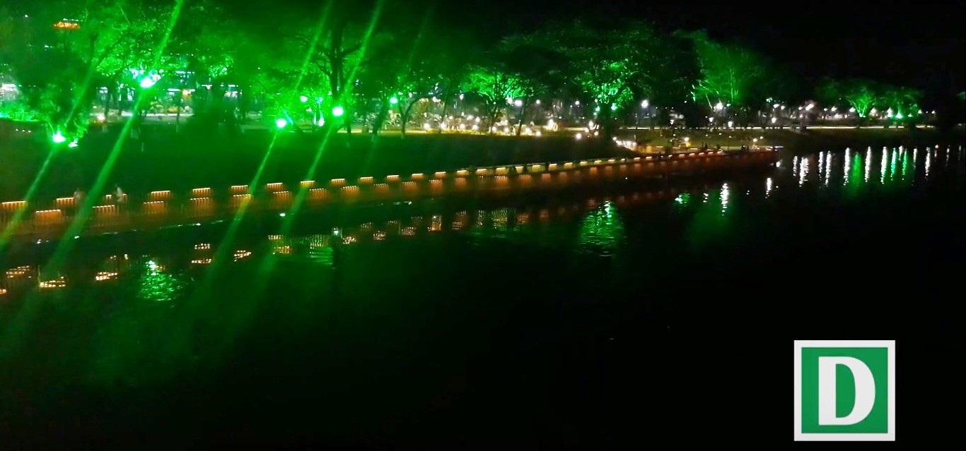 Thích thú với đường đi bộ bên sông Hương tuyệt đẹp về đêm - Ảnh 4. Thích thú với đường đi bộ bên sông Hương tuyệt đẹp về đêm - Ảnh 4.