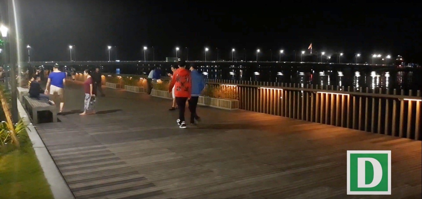 Thích thú với đường đi bộ bên sông Hương tuyệt đẹp về đêm - Ảnh 6. Thích thú với đường đi bộ bên sông Hương tuyệt đẹp về đêm - Ảnh 6.