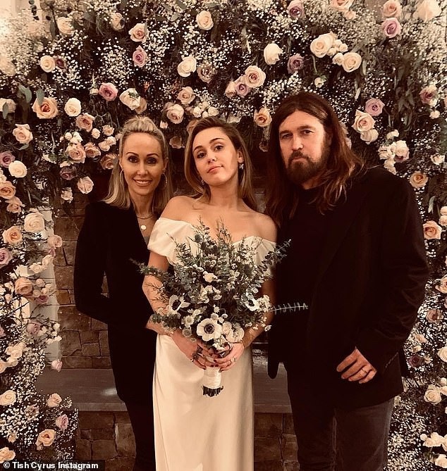 Miley Cyrus bị nghi mang bầu - Ảnh 5. Miley Cyrus bị nghi mang bầu - Ảnh 5.