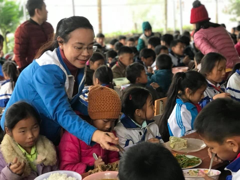 Học sinh vùng cao hào hứng đón Tết sớm - Ảnh 6. Học sinh vùng cao hào hứng đón Tết sớm - Ảnh 6.