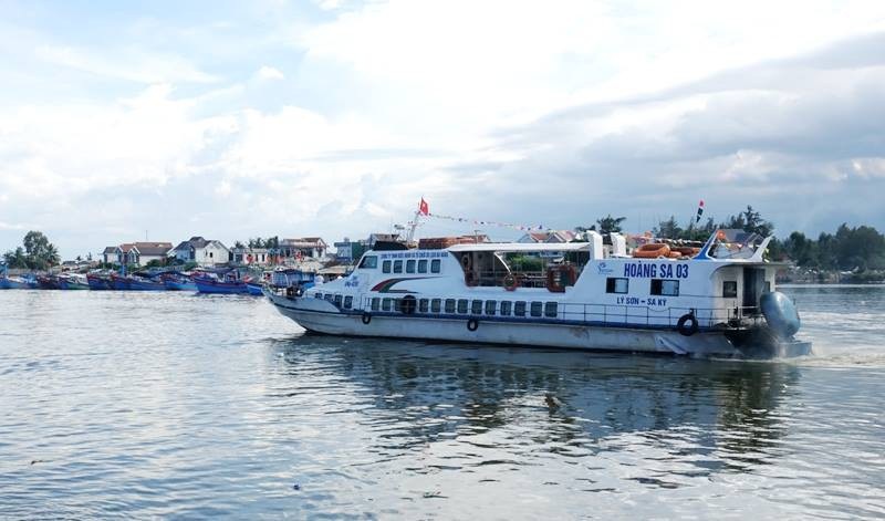 Chuẩn bị 2 phương án đưa người dân Lý Sơn về đảo đón Tết - Ảnh 1.