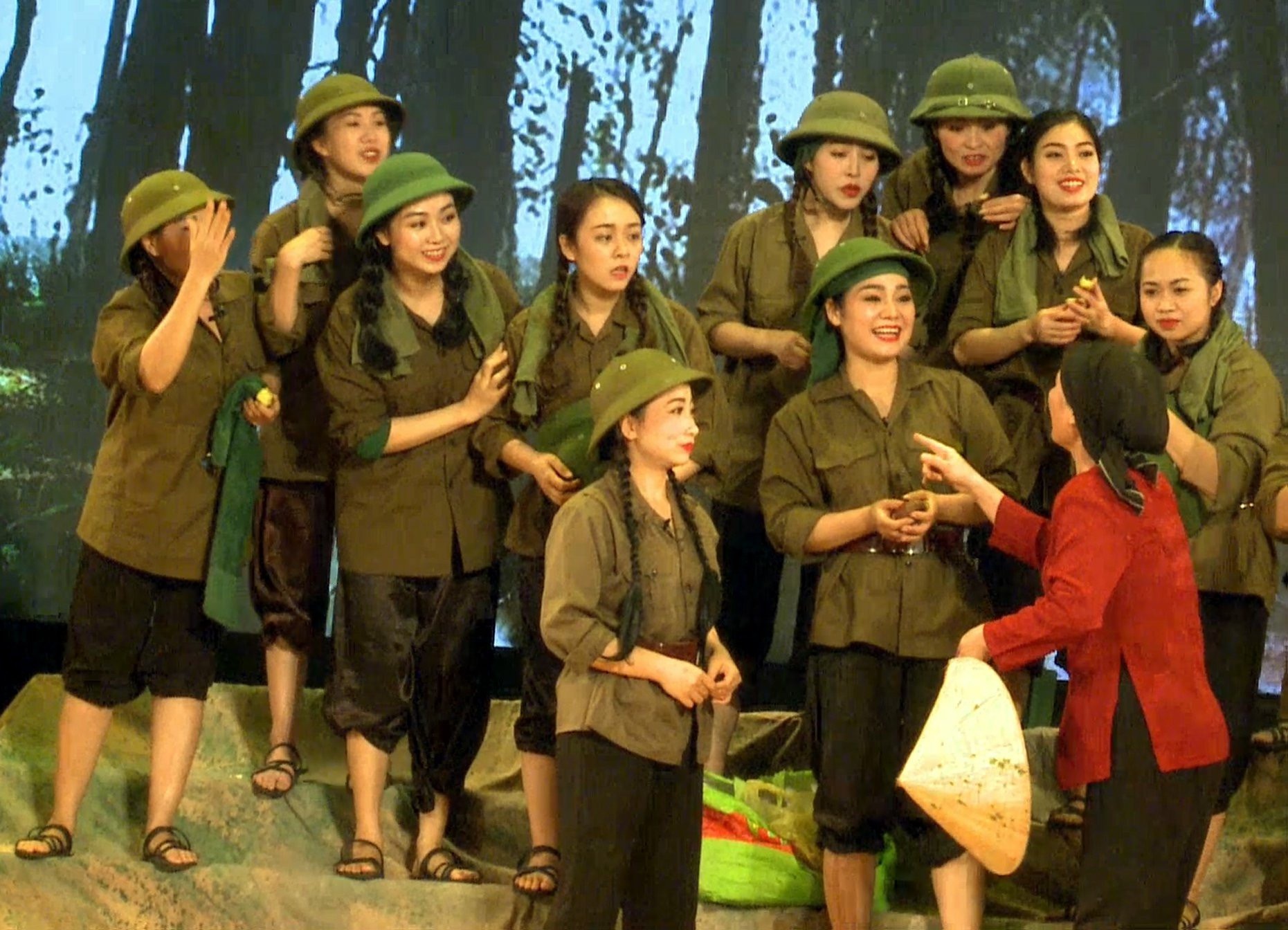 Chào đón xuân Kỷ Hợi với vở kịch hát “Hoa lửa Truông Bồn” - Ảnh 2. Chào đón xuân Kỷ Hợi với vở kịch hát “Hoa lửa Truông Bồn” - Ảnh 2.