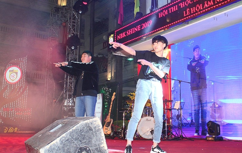 Chung kết cuộc thi học sinh giỏi giang - tài năng - thanh lịch trường Nguyễn Bỉnh Khiêm - Ảnh 7. Chung kết cuộc thi học sinh giỏi giang - tài năng - thanh lịch trường Nguyễn Bỉnh Khiêm - Ảnh 7.