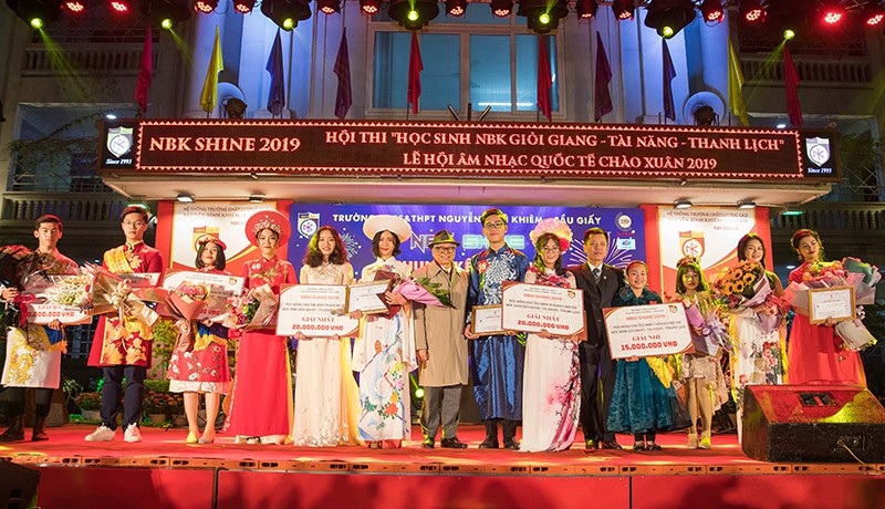 Chung kết cuộc thi học sinh giỏi giang - tài năng - thanh lịch trường Nguyễn Bỉnh Khiêm - Ảnh 6. Chung kết cuộc thi học sinh giỏi giang - tài năng - thanh lịch trường Nguyễn Bỉnh Khiêm - Ảnh 6.