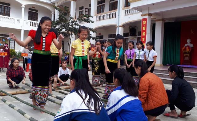 Học sinh vùng cao hào hứng đón Tết sớm - Ảnh 3. Học sinh vùng cao hào hứng đón Tết sớm - Ảnh 3.