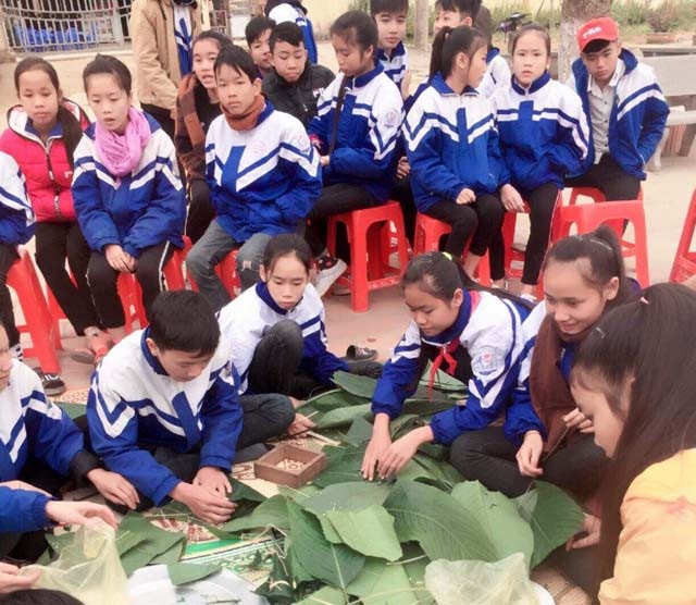 Học sinh vùng cao hào hứng đón Tết sớm - Ảnh 2. Học sinh vùng cao hào hứng đón Tết sớm - Ảnh 2.