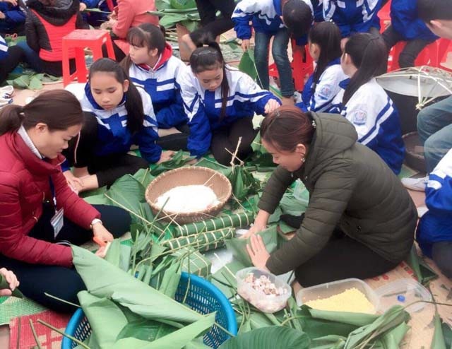 Học sinh vùng cao hào hứng đón Tết sớm - Ảnh 1. Học sinh vùng cao hào hứng đón Tết sớm - Ảnh 1.