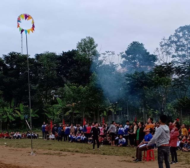 Học sinh vùng cao hào hứng đón Tết sớm - Ảnh 4. Học sinh vùng cao hào hứng đón Tết sớm - Ảnh 4.
