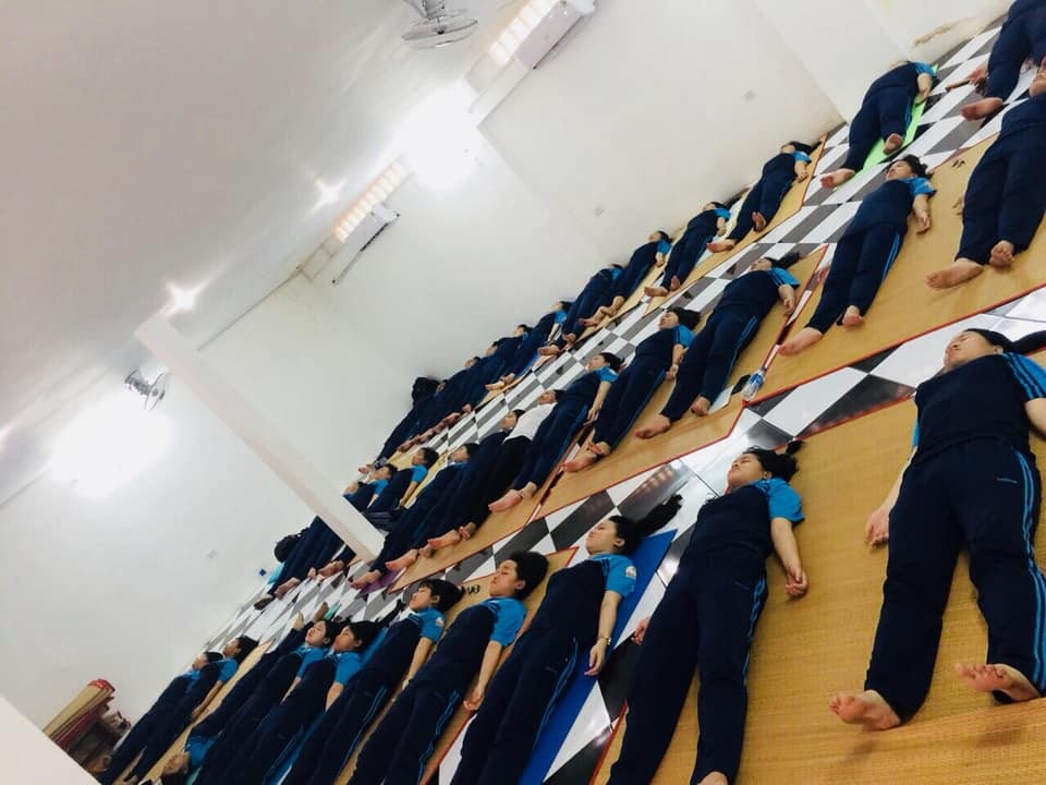 Trường THPT đưa Yoga vào thời khóa biểu chính thức lớp 12 - Ảnh 4. Trường THPT đưa Yoga vào thời khóa biểu chính thức lớp 12 - Ảnh 4.