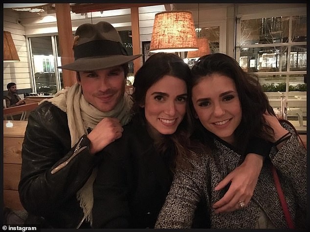 Nina Dobrev vẫn vui vẻ gặp gỡ vợ chồng bạn trai cũ - Ảnh 2. Nina Dobrev vẫn vui vẻ gặp gỡ vợ chồng bạn trai cũ - Ảnh 2.