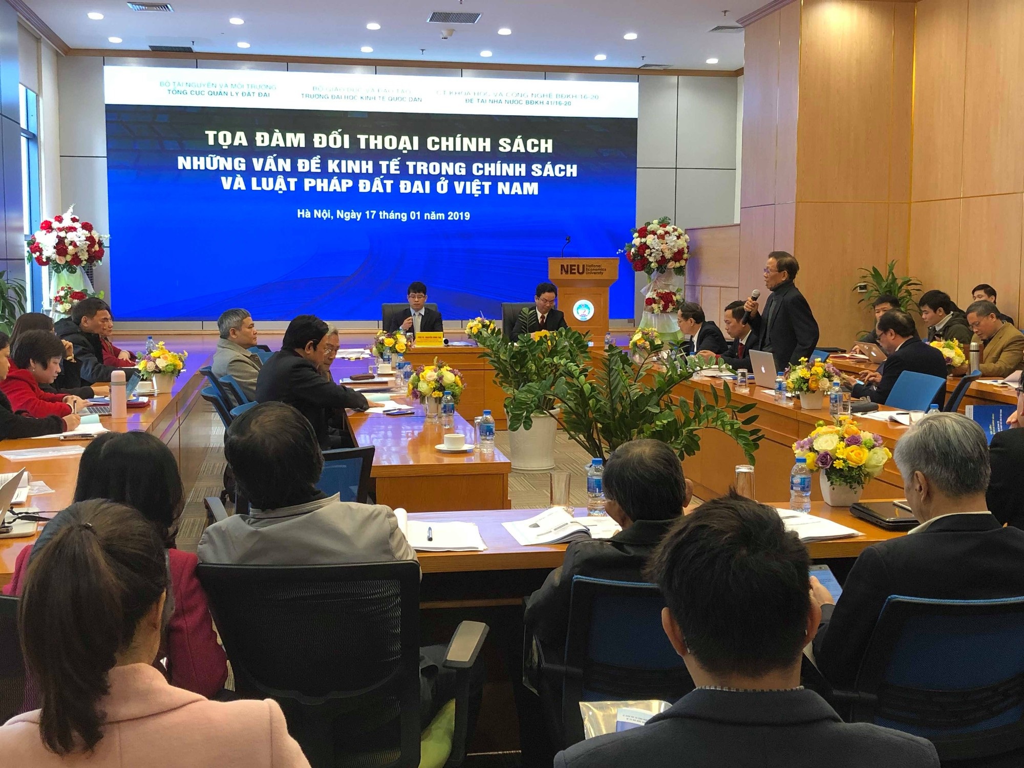 Thị trường đất đai tại Việt Nam vẫn dùng thủ thuật để tăng giá trị - Ảnh 1. Thị trường đất đai tại Việt Nam vẫn dùng thủ thuật để tăng giá trị - Ảnh 1.