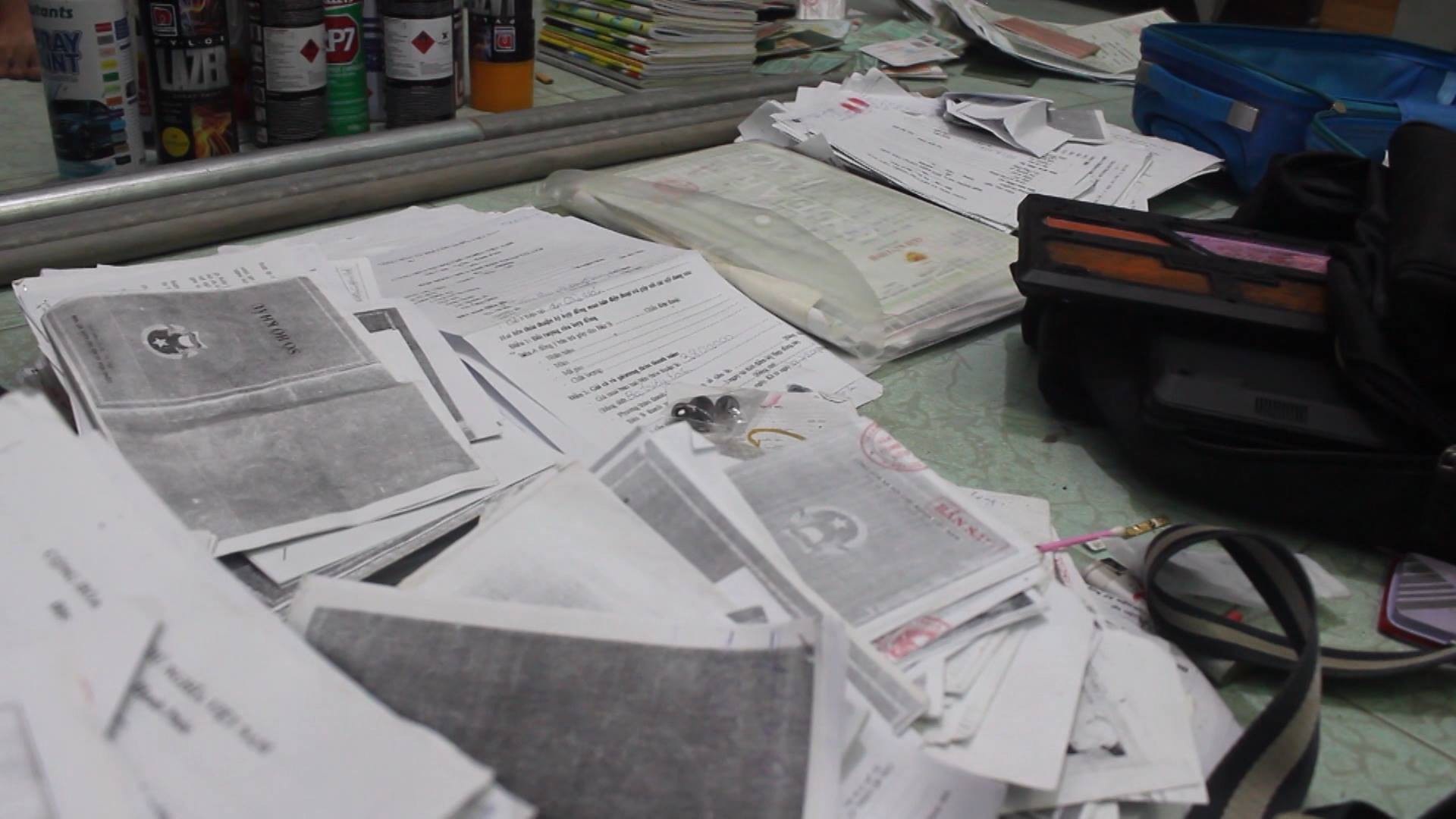 Điều tra hàng loạt đối tượng cho vay nặng lãi - Ảnh 2. Điều tra hàng loạt đối tượng cho vay nặng lãi - Ảnh 2.