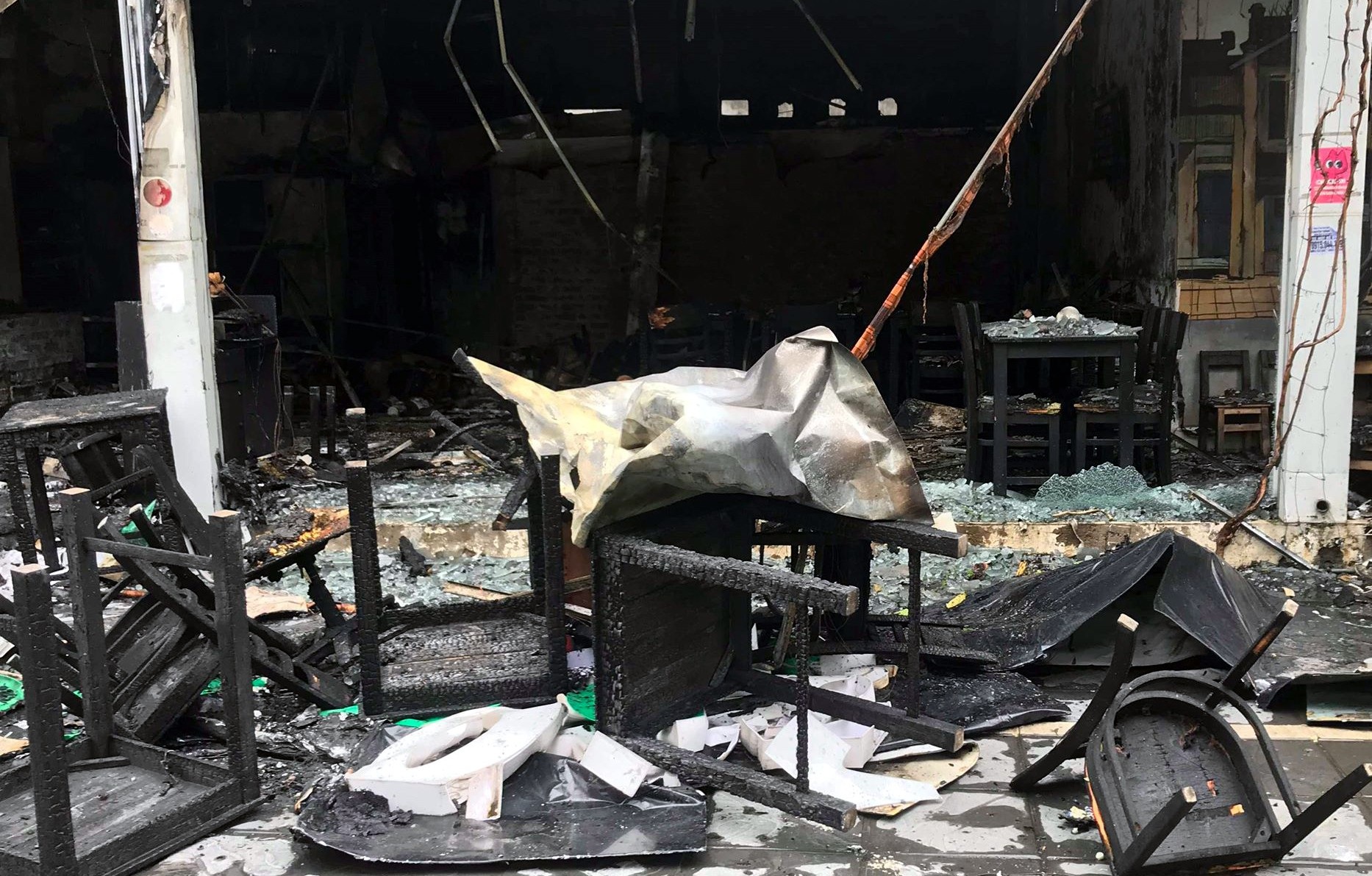 Hà Nội: Lửa thiêu rụi quán Cháo ếch Singapore - Ảnh 6.