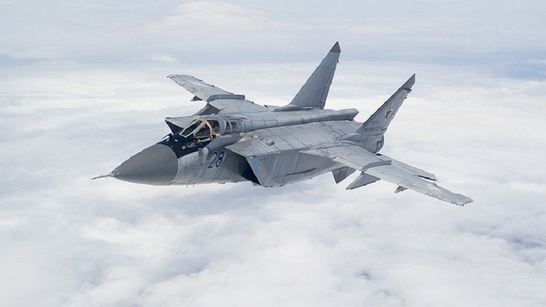 “Sát thủ đánh chặn” MiG-31 Nga rượt đuổi nhau với tốc độ siêu âm - Ảnh 2. “Sát thủ đánh chặn” MiG-31 Nga rượt đuổi nhau với tốc độ siêu âm - Ảnh 2.