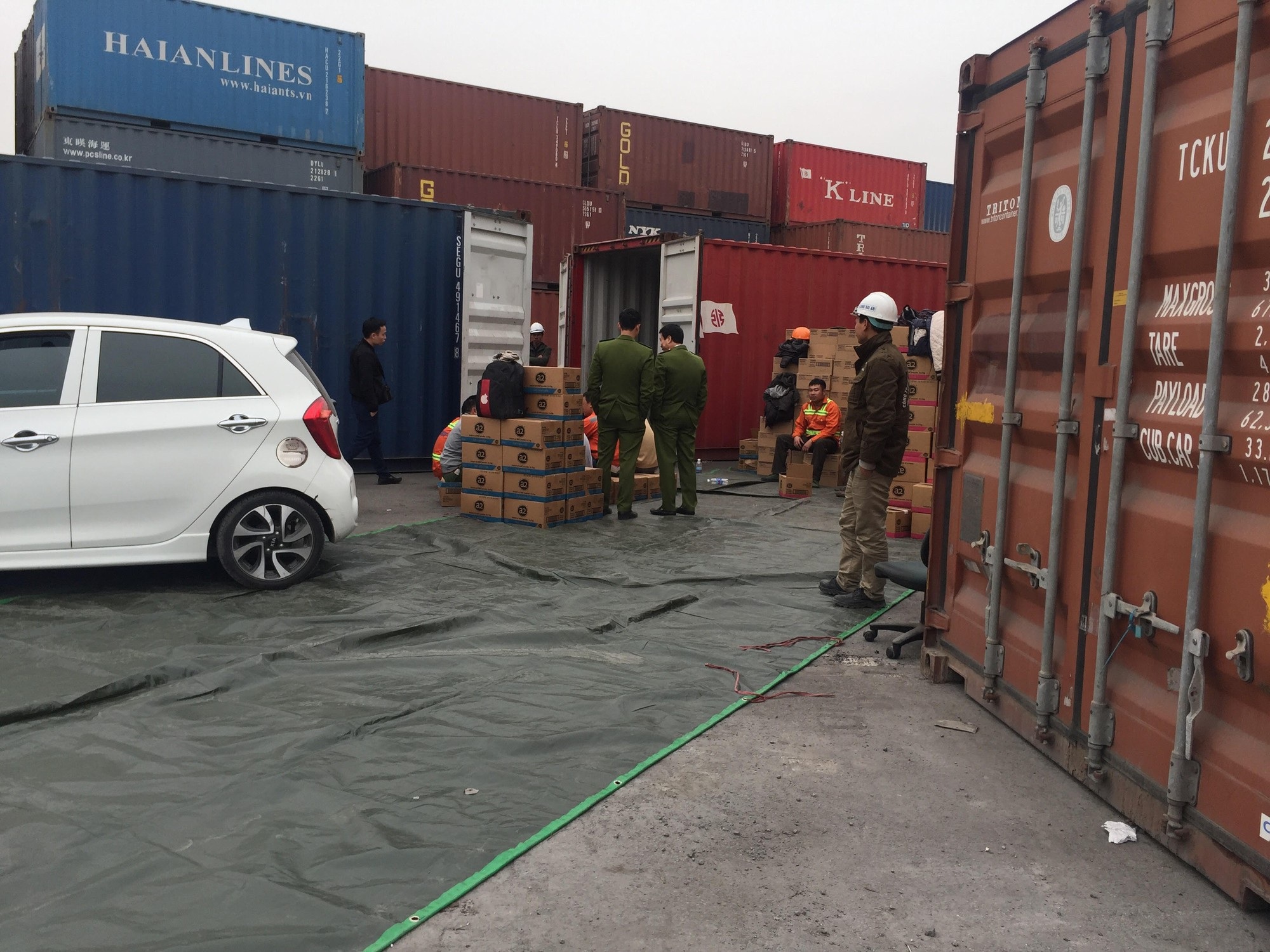 Khởi tố điều tra lô hàng 21 tấn sữa nhập khẩu có dấu hiệu trái phép - Ảnh 2. Khởi tố điều tra lô hàng 21 tấn sữa nhập khẩu có dấu hiệu trái phép - Ảnh 2.