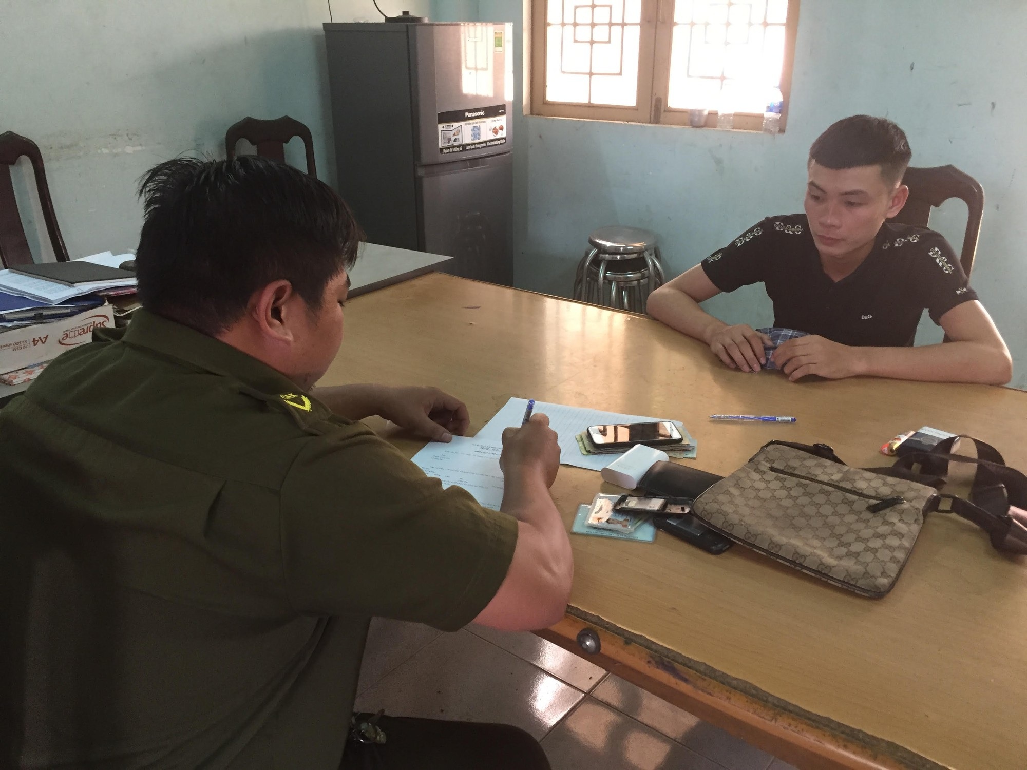 Điều tra hàng loạt đối tượng cho vay nặng lãi - Ảnh 3. Điều tra hàng loạt đối tượng cho vay nặng lãi - Ảnh 3.