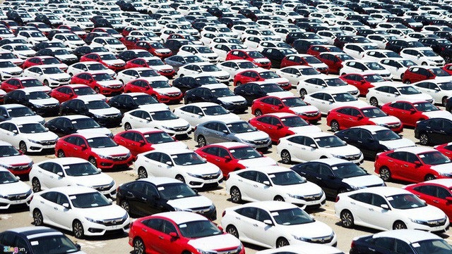 Tình hình nhập khẩu ôtô tuần cuối cùng năm 2018: Chạy đua với thời gian - 1 Số xe đăng kí nhập khẩu tuần cuối năm 2018 giảm nhẹ khoảng 5,3% (tương ứng khoảng 200 chiếc) so với lượng nhập khẩu trong tuần trước đó nhưng con số này vẫn là mức cao so với mặt bằng nói chung.