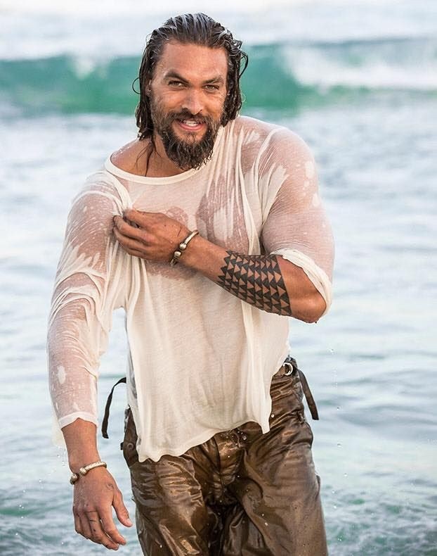 Ngắm thân hình đẹp như tượng của “Aquaman” Jason Momoa - 9
Nam diễn viên điển trai và nam tính nổi tiếng tại Hollywood với mối tình ngọt ngào, lãng mạn với người vợ hơn anh tới 12 tuổi - nữ diễn viên Lisa Bonet.