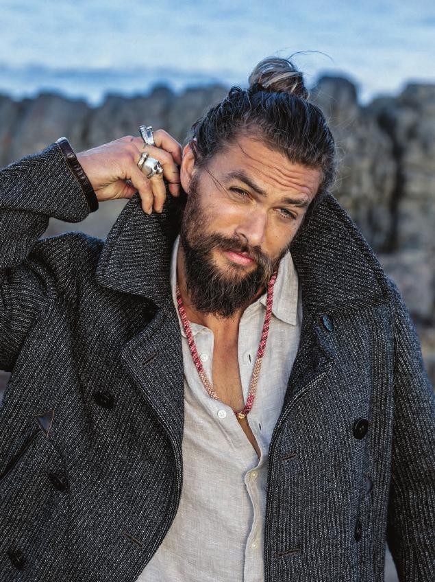 Ngắm thân hình đẹp như tượng của “Aquaman” Jason Momoa - 5
Với mái tóc dài, râu rậm, Jason Momoa mang phong cách thời trang cowboy, khoáng đạt và hoang dã. Đây cũng là nét riêng của tài tử sinh năm 1979 này.