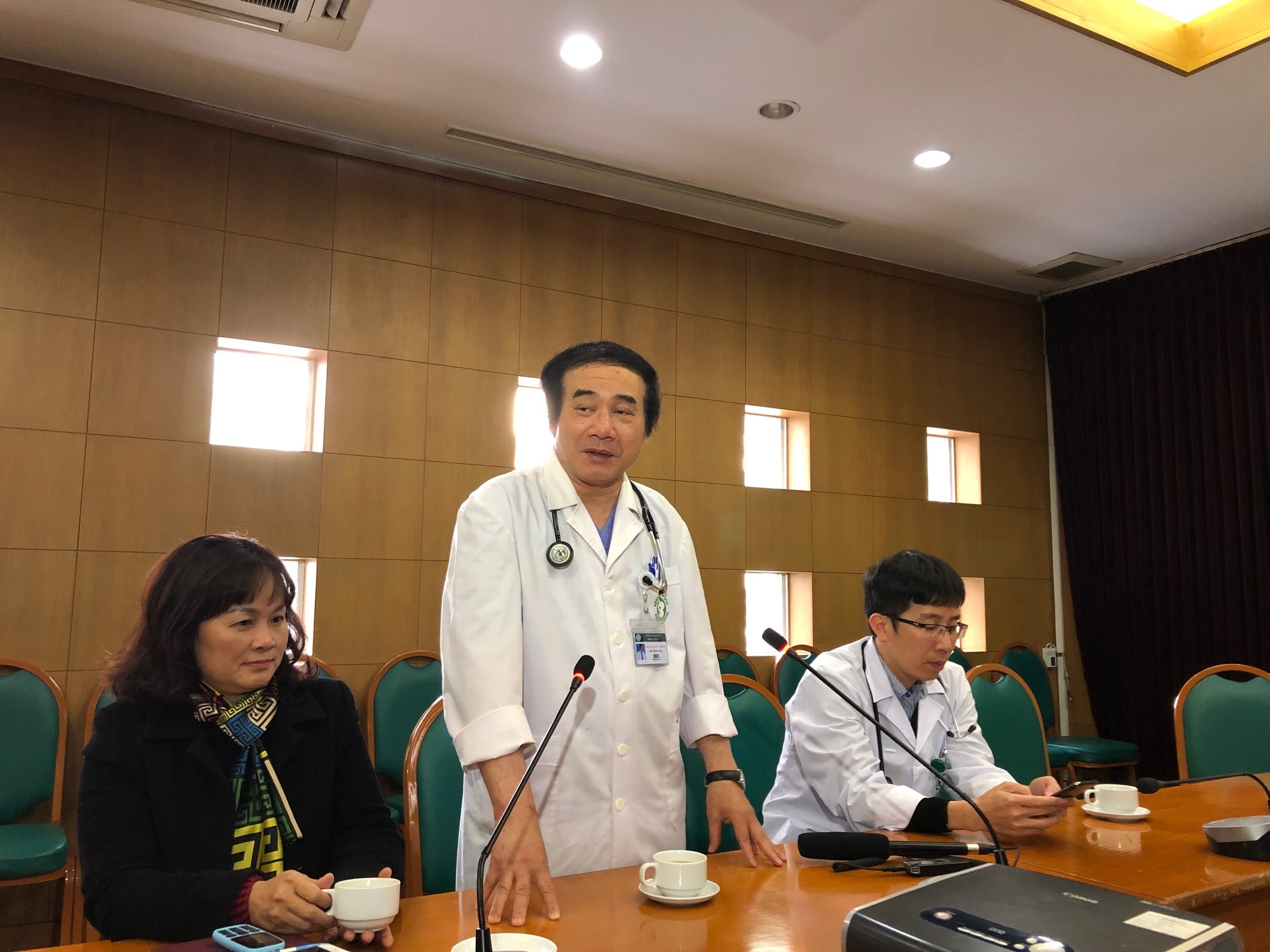 Người đàn ông đột quỵ suýt chết khi đi bộ thể dục buổi sáng sớm ven Hồ Tây - Ảnh 3. Người đàn ông đột quỵ suýt chết khi đi bộ thể dục buổi sáng sớm ven Hồ Tây - Ảnh 3.