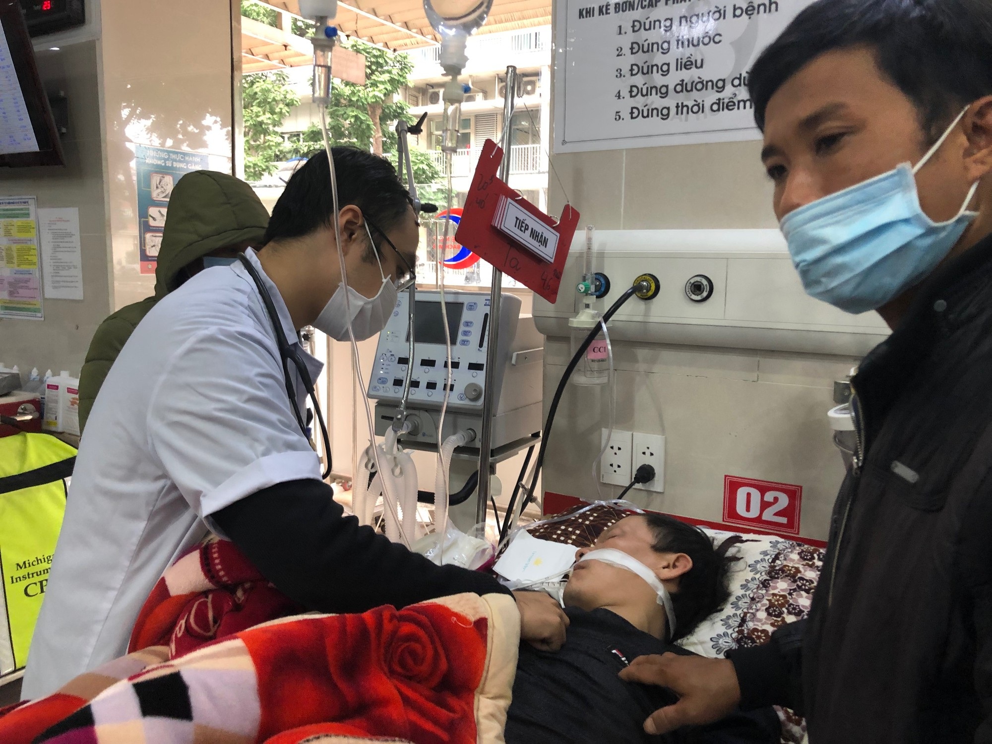 Người đàn ông đột quỵ suýt chết khi đi bộ thể dục buổi sáng sớm ven Hồ Tây - Ảnh 1. Người đàn ông đột quỵ suýt chết khi đi bộ thể dục buổi sáng sớm ven Hồ Tây - Ảnh 1.