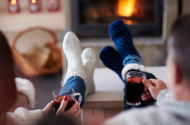 Phải ngày gió lạnh, người ta xích lại gần nhau hơn - Ảnh 1. Phải ngày gió lạnh, người ta xích lại gần nhau hơn - Ảnh 1.