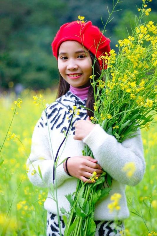 Du khách ùn ùn kéo đến “check in” vườn hoa cải rực vàng ở Ninh Bình - 11 Hình ảnh đáng nhớ sau một ngày rong chơi chiêm ngắm vườn hoa cải vàng.